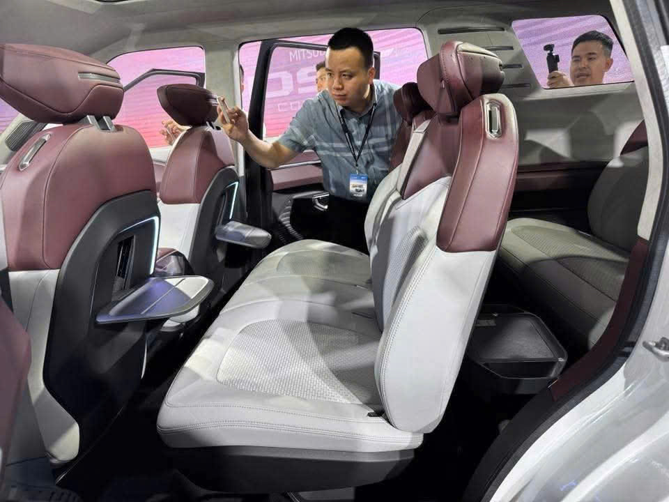 z6678044477375 884c55457e6d534df12846fc7509bbf4 SUV 7 Chỗ Mitsubishi DST Concept vừa được giới thiệu tại Việt Nam ngày 06-06-2025