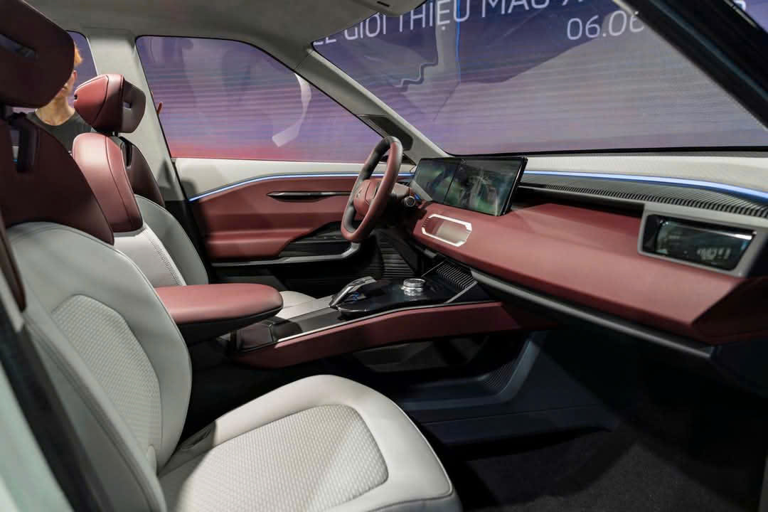 z6678044490943 afb30375b805a6b6e244f325519ac216 SUV 7 Chỗ Mitsubishi DST Concept vừa được giới thiệu tại Việt Nam ngày 06-06-2025