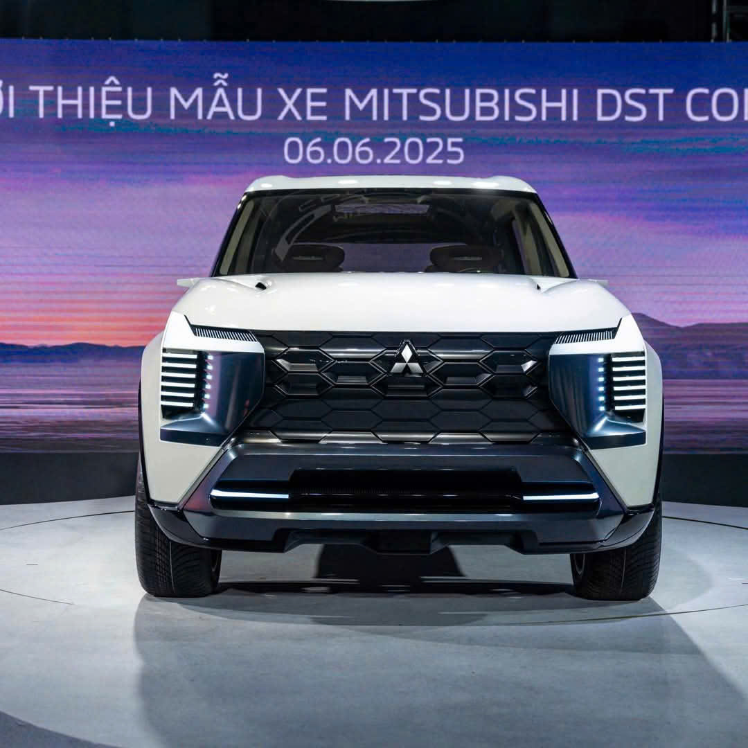 z6678044497598 1a8b9d95337f8ef1048bf4293422234d SUV 7 Chỗ Mitsubishi DST Concept vừa được giới thiệu tại Việt Nam ngày 06-06-2025