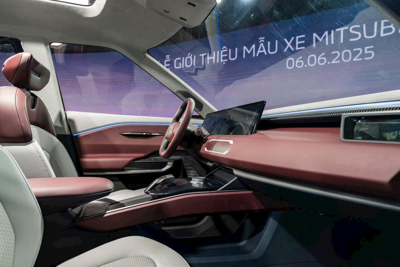 z6678044506278 d76504c056a94f38c8133dabe1e02ae6 SUV 7 Chỗ Mitsubishi DST Concept vừa được giới thiệu tại Việt Nam ngày 06-06-2025