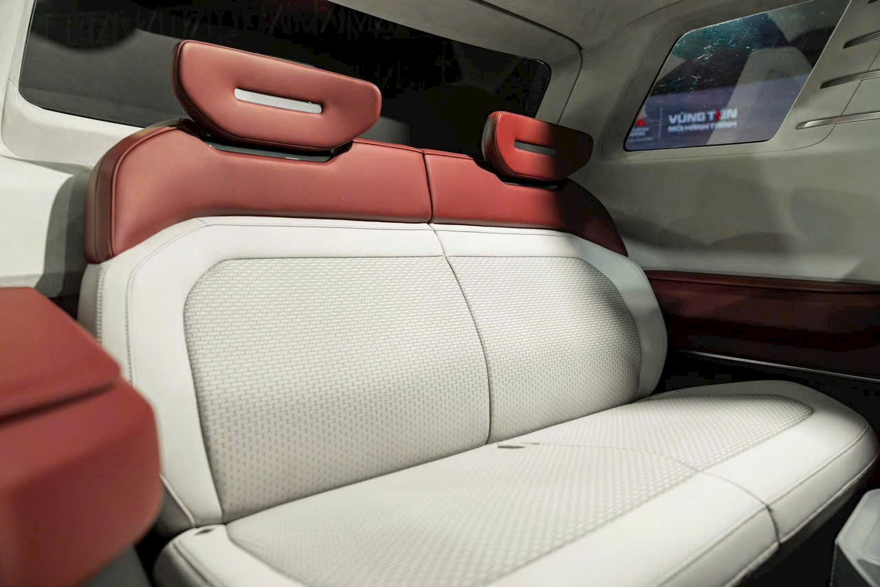 z6678044513157 19e7799493bdaf5656620f31ba0f86a9 SUV 7 Chỗ Mitsubishi DST Concept vừa được giới thiệu tại Việt Nam ngày 06-06-2025