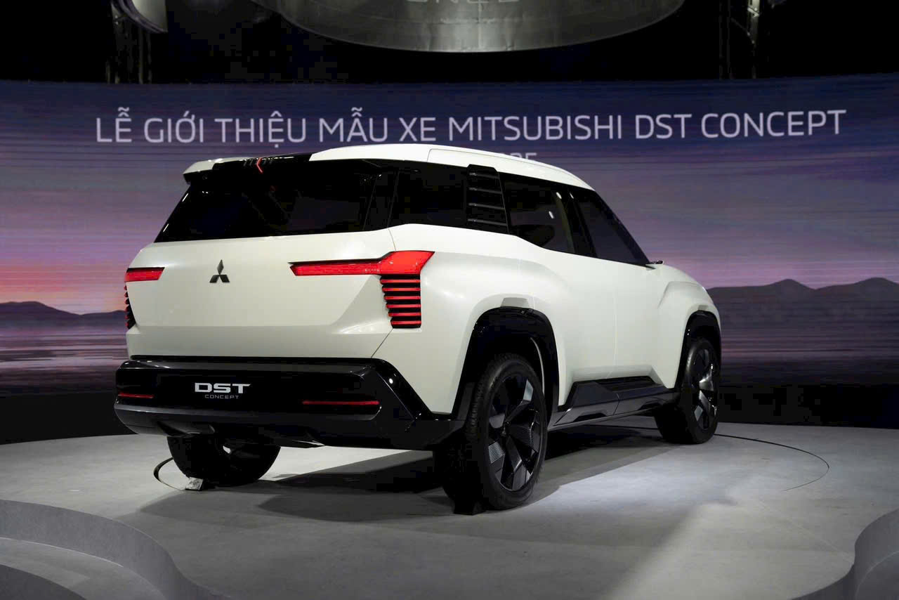 z6678044524375 59ad738cc1757272808d6e14089c7dce SUV 7 Chỗ Mitsubishi DST Concept vừa được giới thiệu tại Việt Nam ngày 06-06-2025