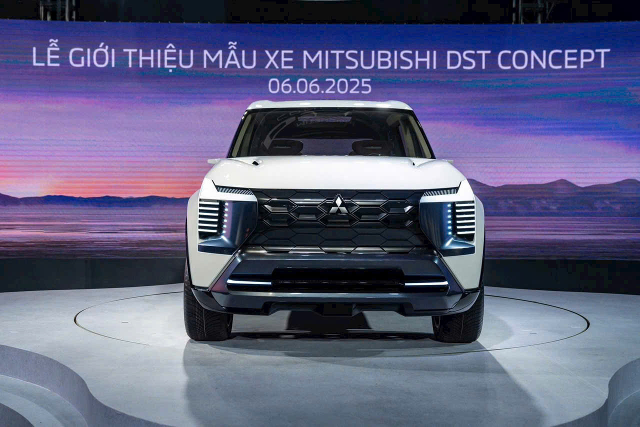 z6678044545632 66c112b9723ba67973005e3612a17875 SUV 7 Chỗ Mitsubishi DST Concept vừa được giới thiệu tại Việt Nam ngày 06-06-2025