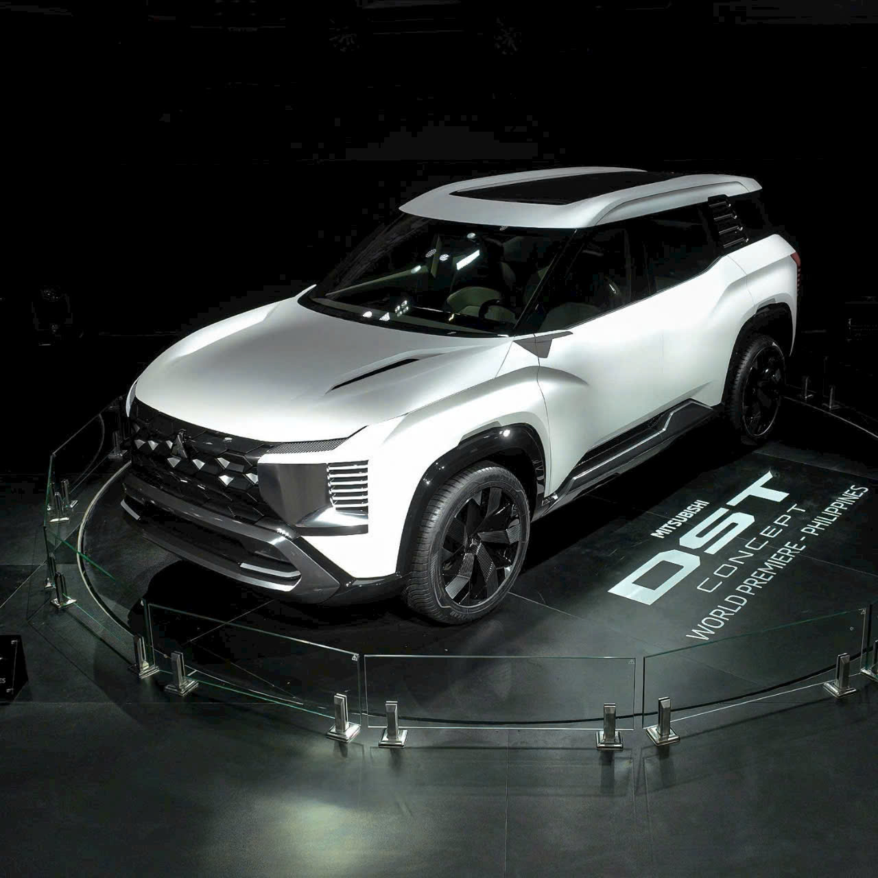 z6678044552137 72212cbed1be06420e610f55f6fd2953 SUV 7 Chỗ Mitsubishi DST Concept vừa được giới thiệu tại Việt Nam ngày 06-06-2025