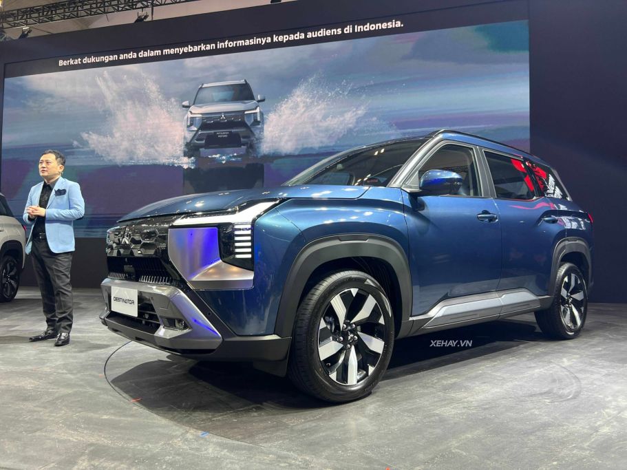 DST1 C-SUV 7 Chỗ Mitsubishi Destinator nhận về 2.000 đơn đặt sau 5 ngày ra mắt tại Indonesia