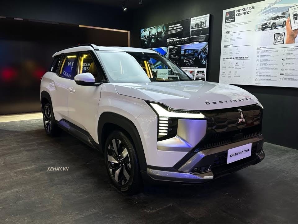 DST2 C-SUV 7 Chỗ Mitsubishi Destinator nhận về 2.000 đơn đặt sau 5 ngày ra mắt tại Indonesia