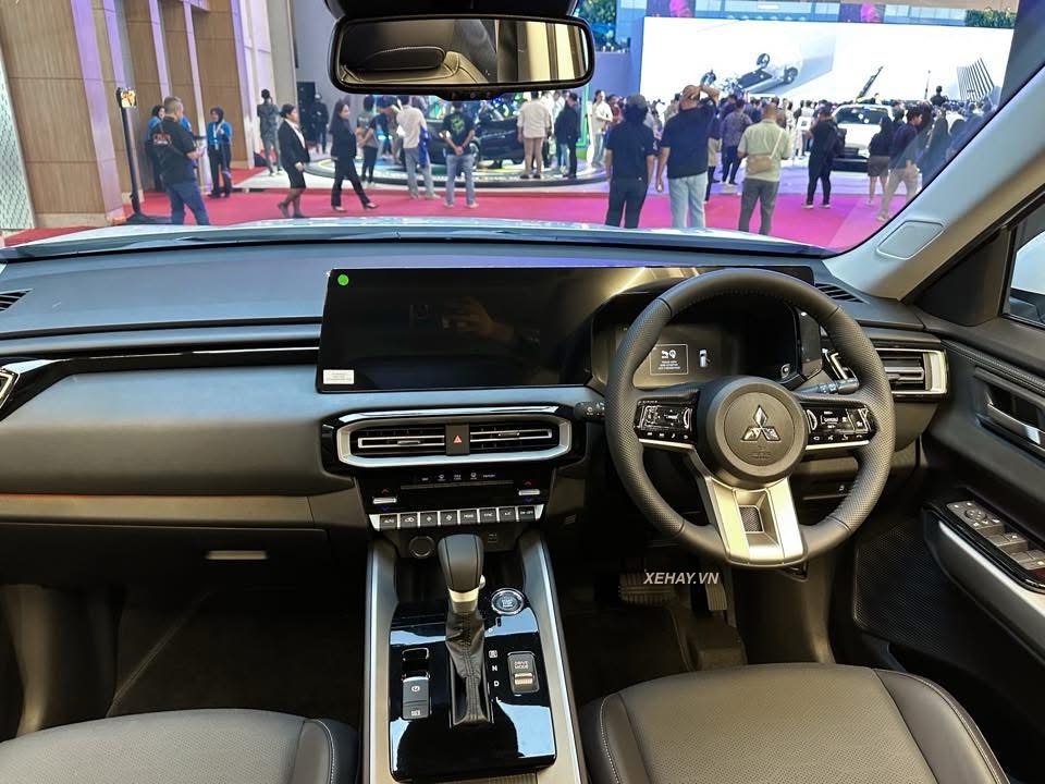 DST3 C-SUV 7 Chỗ Mitsubishi Destinator nhận về 2.000 đơn đặt sau 5 ngày ra mắt tại Indonesia